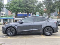 Tesla Model Y Rear-Wheel Drive - ფოტო 3
