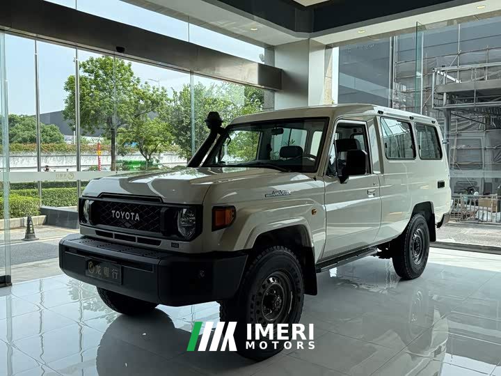 Toyota Land Cruiser (Imported) LC78 4.0L Automatic - ავტომობილი ჩინეთიდან