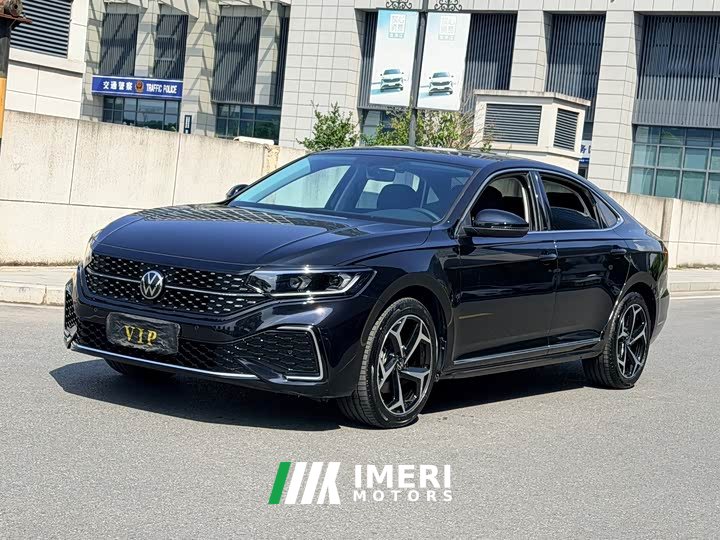 Volkswagen Passat Outstanding Edition 380TSI Starry Sky Dragon Ascendant Version