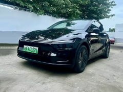 Tesla Model Y Long Range Rear-Wheel Drive - ფოტო 1