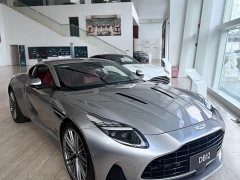 Aston Martin DB12 4.0T V8 Coupe - ფოტო 1