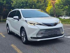 Toyota Sienna 2021 2.5L Hybrid Platinum Edition - ფოტო 1