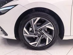Hyundai Elantra 1.5L CVT Luxury - ფოტო 13
