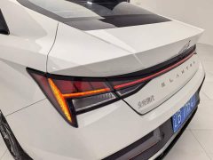 Hyundai Elantra 1.5L CVT Luxury - ფოტო 15