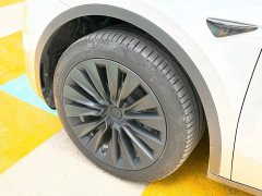 Tesla Model Y Rear-Wheel Drive - ფოტო 16