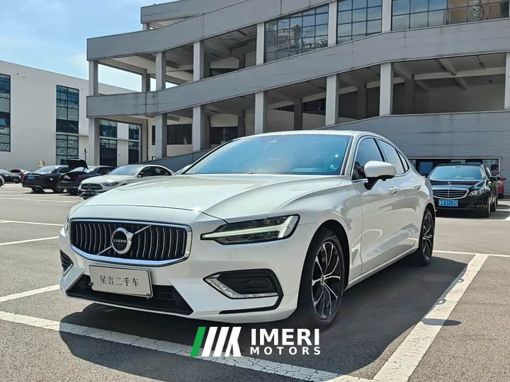 Volvo S60 B4 Smart Luxury Edition - ავტომობილი ჩინეთიდან