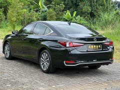 Lexus ES 200 Excellence Edition - ფოტო 12
