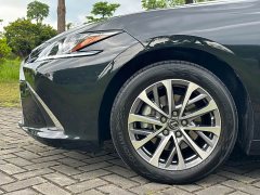 Lexus ES 200 Excellence Edition - ფოტო 17