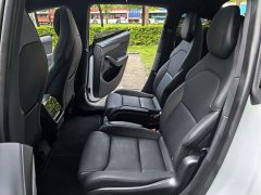 Tesla Model Y L Long Range All-Wheel Drive - ფოტო 9