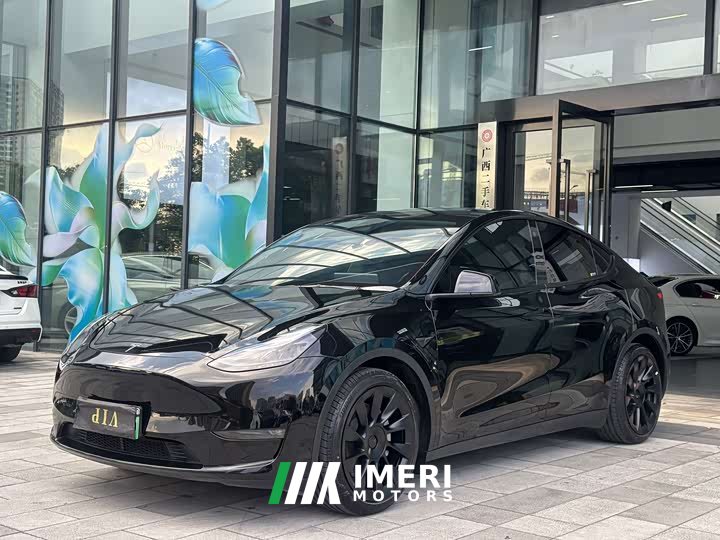 Tesla Model Y Standard Range RWD