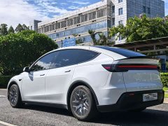 Tesla Model Y L Long Range All-Wheel Drive - ფოტო 9