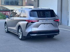 Toyota Sienna 2.5L Hybrid Platinum Edition - ფოტო 13