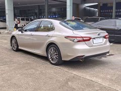 Toyota Camry Hybrid Luxury - ფოტო 4