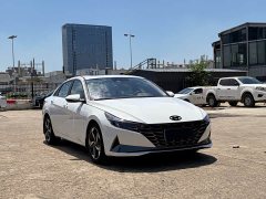 Hyundai Elantra 2022 1.5L CVT Luxury - ფოტო 3
