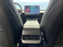 Tesla Model Y Long Range All-Wheel Drive - ფოტო 18