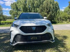 Toyota Crown Venza 2.5L HEV AWD Premium - ფოტო 2