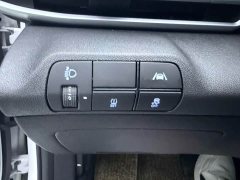 Hyundai Elantra 1.5L CVT Luxury - ფოტო 16