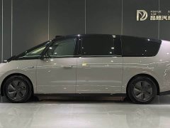 Li Auto Li Xiang MEGA Ultra - ფოტო 3