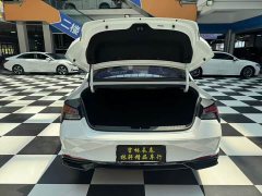 Hyundai Elantra 1.5L CVT Luxury - ფოტო 10