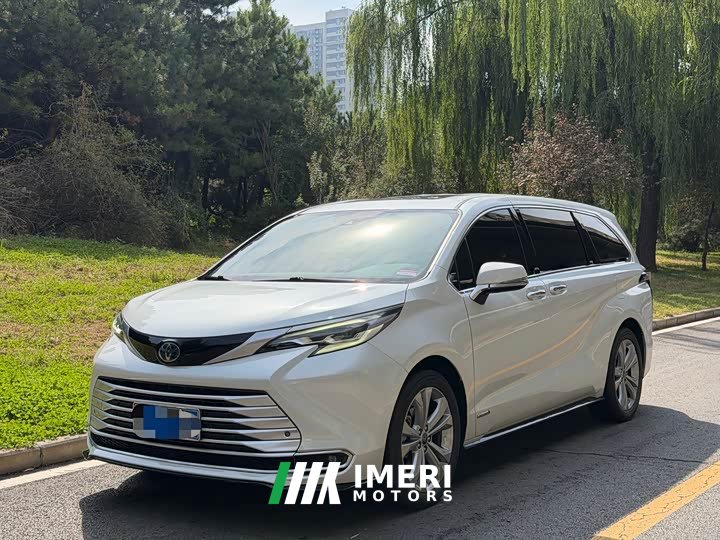 Toyota Sienna 2.5L Hybrid Premium Edition