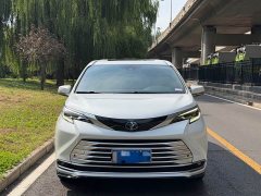 Toyota Sienna 2.5L Hybrid Premium Edition - ფოტო 2