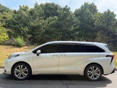 Toyota Sienna 2.5L Hybrid Premium Edition - ფოტო 3