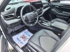 Toyota Crown Venza 2.5L HEV AWD Premium - ფოტო 2