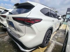 Toyota Crown Venza 2.5L HEV AWD Premium - ფოტო 5