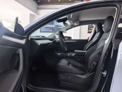 Tesla Model Y Rear-Wheel Drive - ფოტო 5