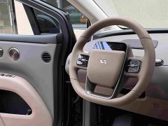 Li Auto i8 2025 Standard Edition - ფოტო 7