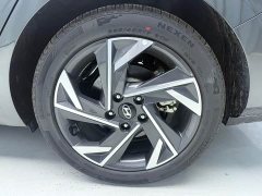 Hyundai Elantra 1.5L CVT Luxury - ფოტო 18