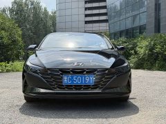 Hyundai Elantra 2022 1.5L CVT Luxury - ფოტო 2