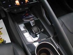 Hyundai Elantra 1.5L CVT Luxury - ფოტო 11