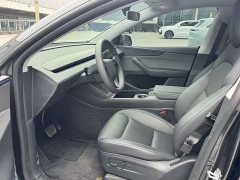 Tesla Model Y Rear-Wheel Drive - ფოტო 3