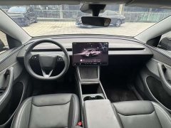 Tesla Model Y Rear-Wheel Drive - ფოტო 5