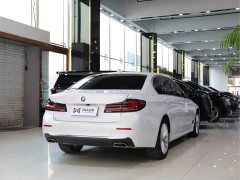 BMW 5 Series 525Li Luxury Package - ფოტო 16