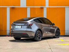 Tesla Model Y Long Range All-Wheel Drive - ფოტო 3