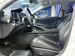 Hyundai Elantra 2022 1.5L CVT Luxury - ფოტო 17