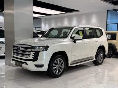 Toyota Land Cruiser (Imported) LC300 3.5T Middle East Edition - ფოტო 1