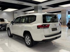 Toyota Land Cruiser (Imported) LC300 4.0L Middle East Version - ფოტო 3