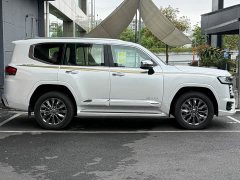 Toyota Land Cruiser (Imported) LC300 3.5T VX-R - ფოტო 4