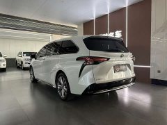 Toyota Sienna 2.5L Hybrid Premium Luxury Edition - ფოტო 7