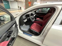 BMW 5 Series 525Li M Sport Package - ფოტო 4