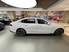 BMW 5 Series 525Li M Sport Package - ფოტო 7