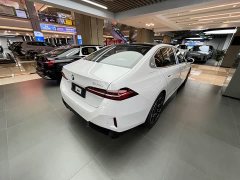 BMW 5 Series 525Li M Sport Package - ფოტო 8