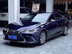 Lexus ES 300h Excellence - ფოტო 1