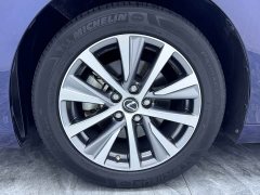 Lexus ES 300h Excellence - ფოტო 13