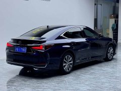 Lexus ES 300h Excellence - ფოტო 3