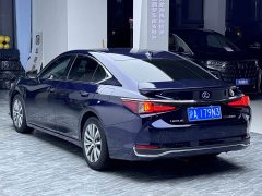 Lexus ES 300h Excellence - ფოტო 4