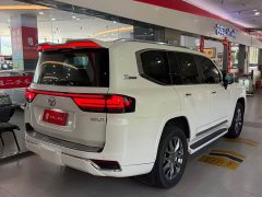 Toyota Land Cruiser (Imported) LC300 2021 3.5T Middle East Edition - ფოტო 3